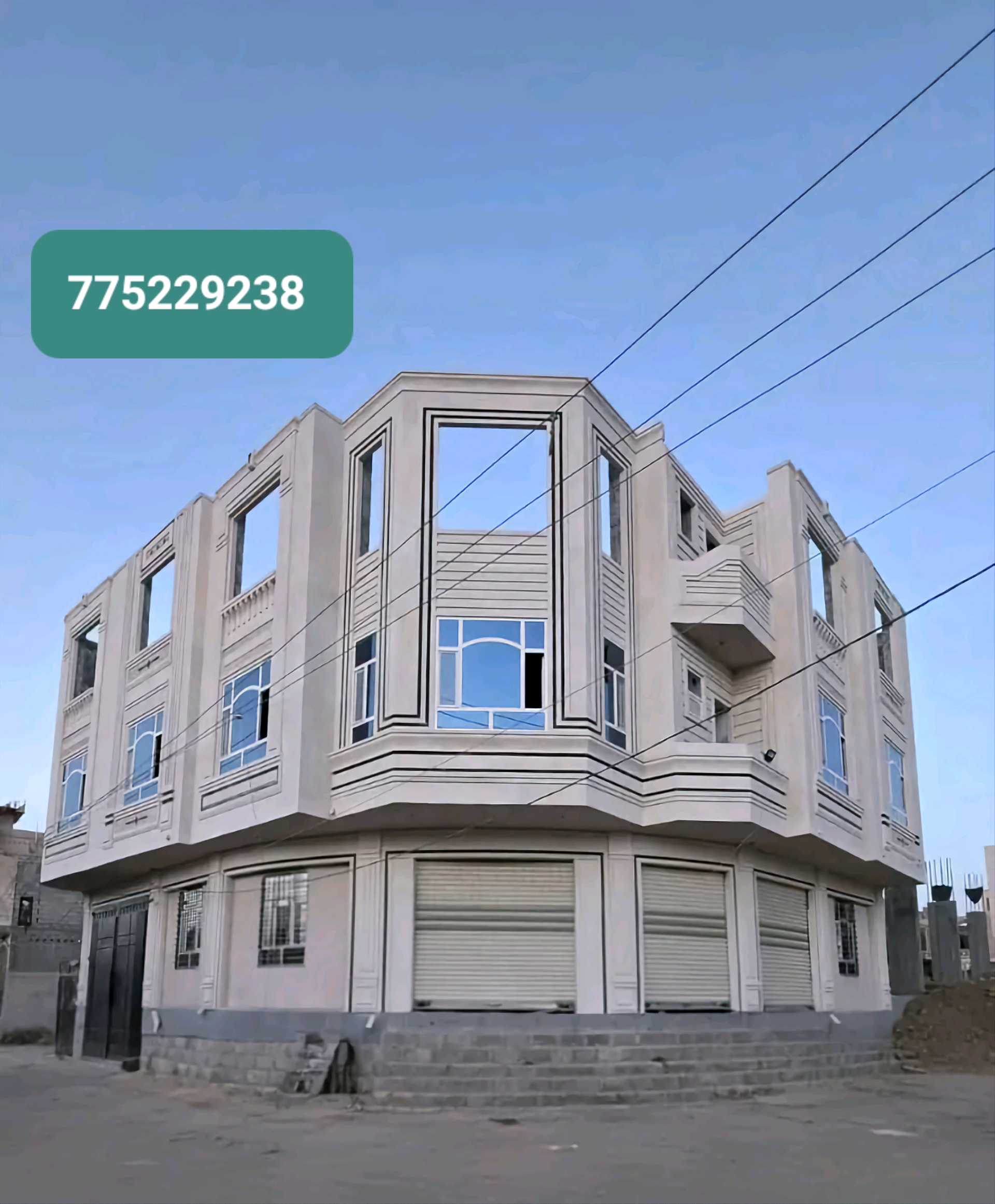 عمارة للبيع في صنعاء سكنية استثمارية تجارية قرب جولة مصعب ركنية على شارعين 12×12
