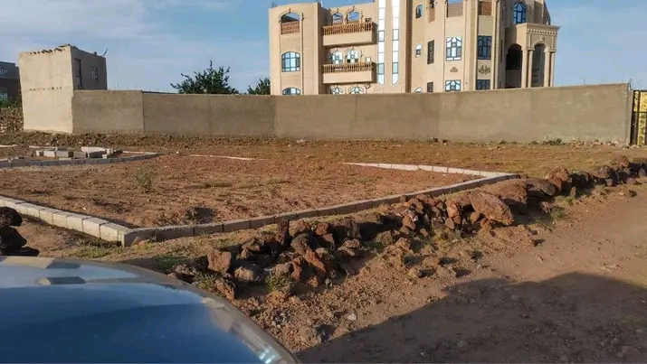 اراصي سكنيه من 200 الف ومافوق في صنعاء قاع المنقب