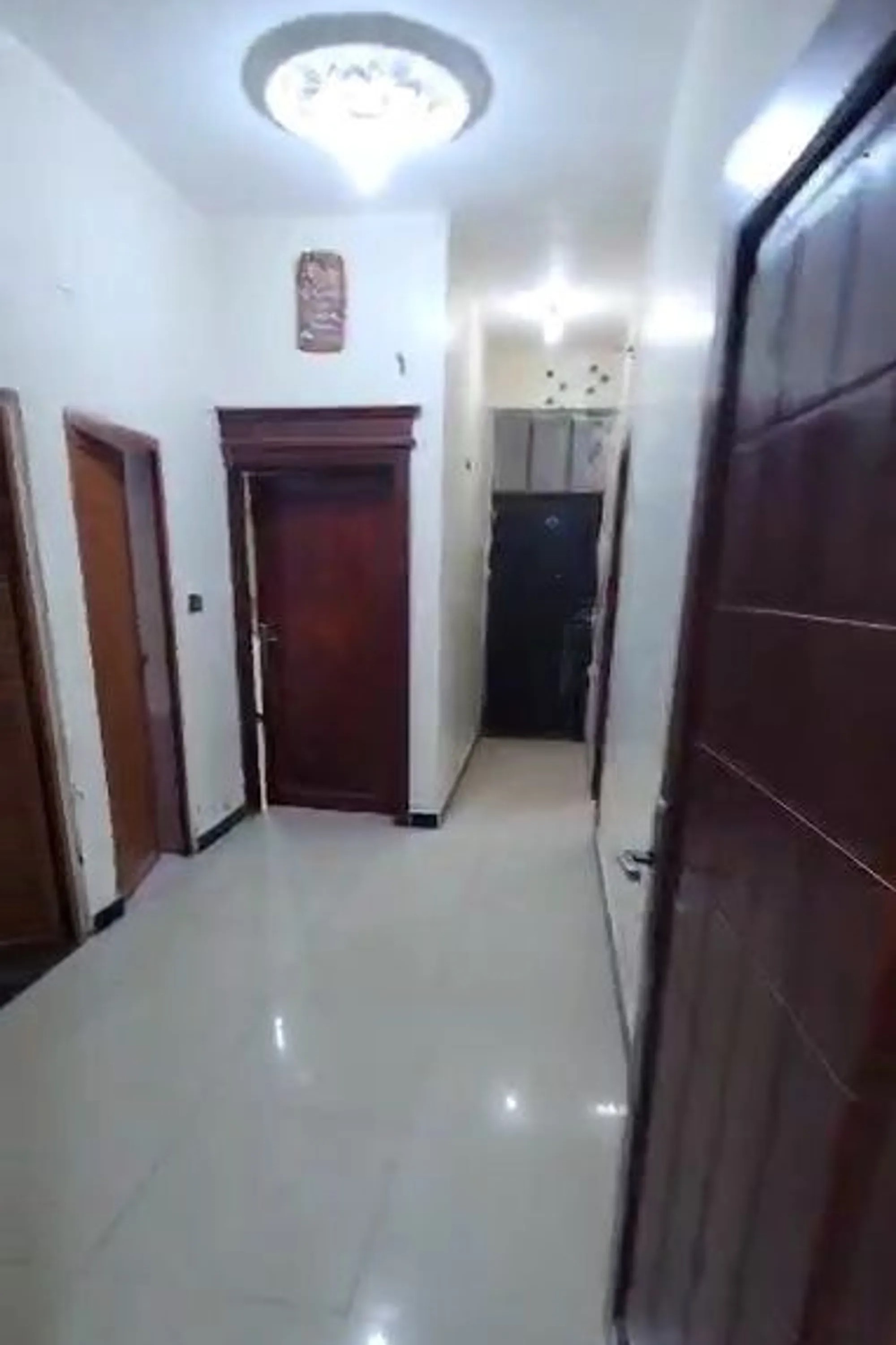 #شقه دور اول ⁦3⁩ غرف وحمامين ومطبخ مدخل عائلات ومدخل مستقل الموقع ش خولان خلف قاعه القصر الملكي