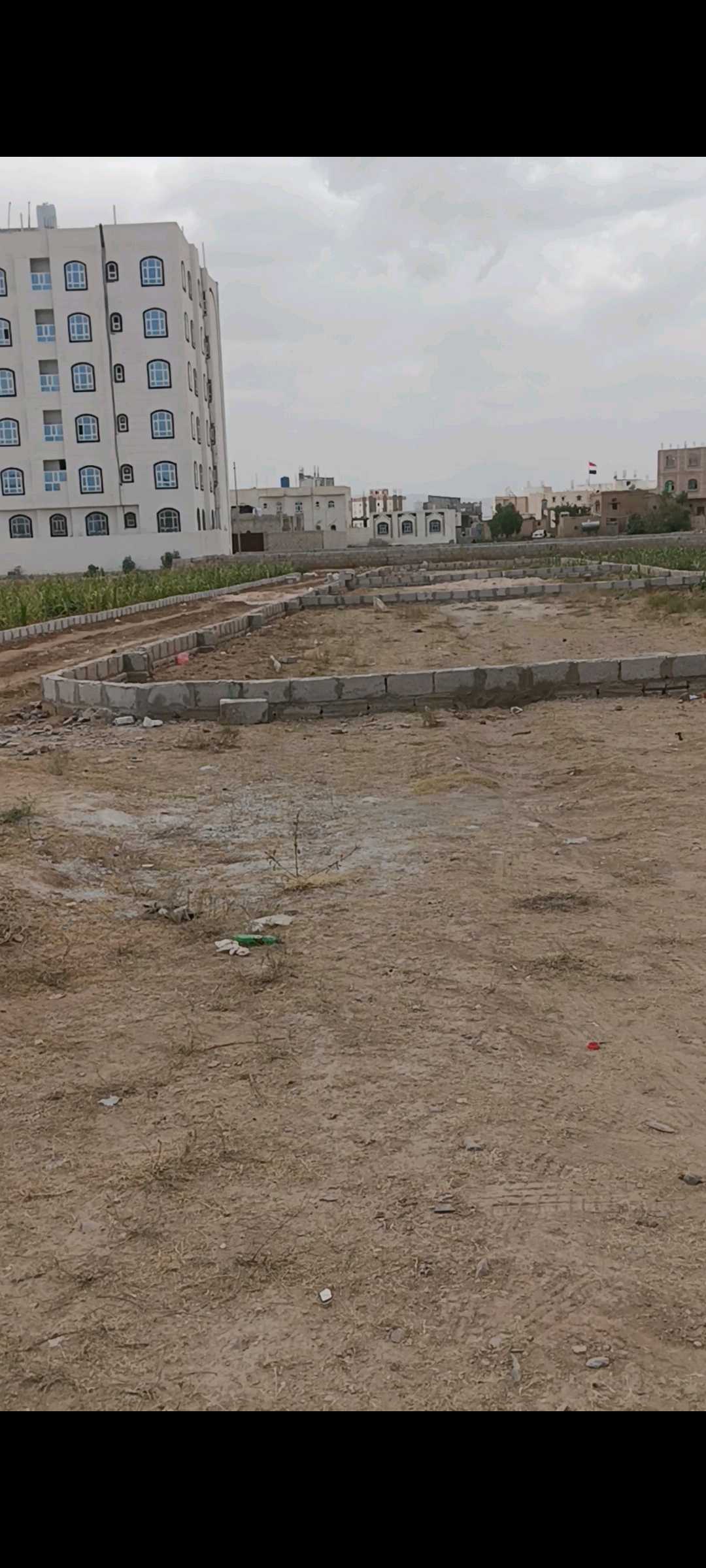 4لبن ونص شارع12ومدخل ٤ واجهتها١١ قاع القيضي  صنعاء الجديده رهم قريب الزفلت