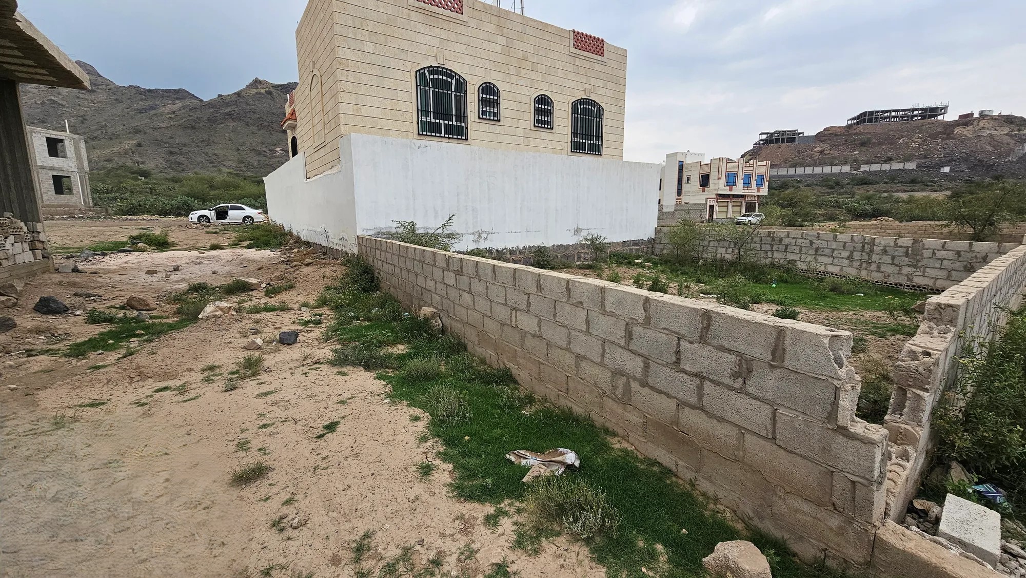 #ارض سكنية في أرتل خلف سوبر ماركت الربيع لبنتين ونصف