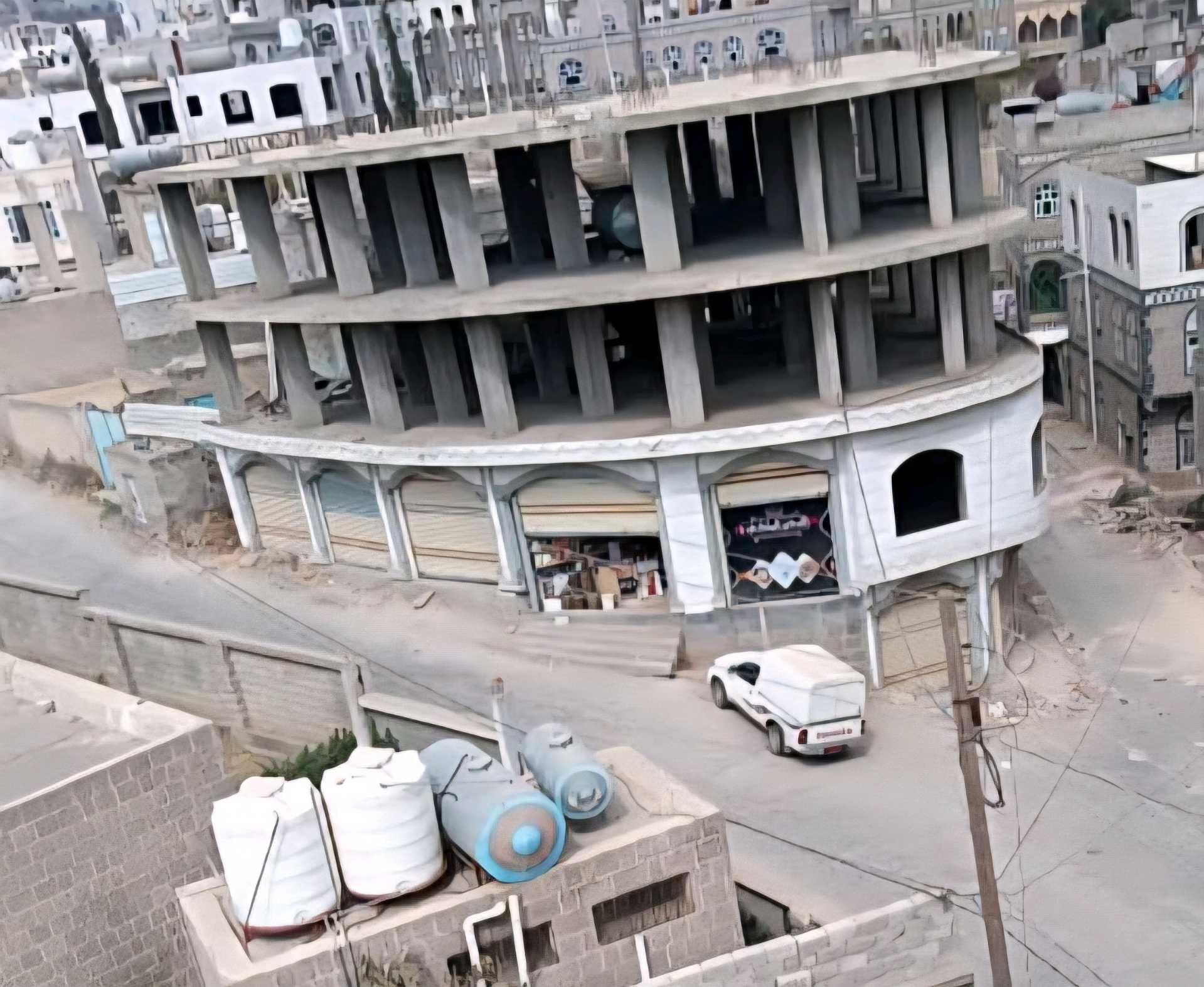 عمارة4أدوار ركنية استثمارية للبيع في إب