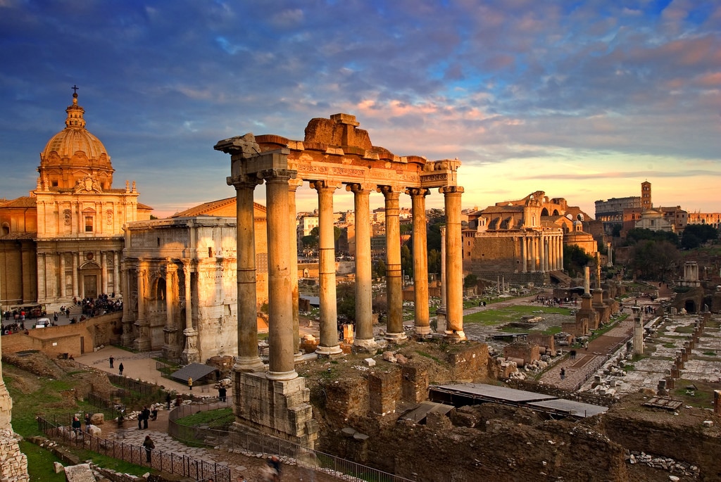 تاريخ بناء  المنتدى الروماني من اكبر ميادين روما التاريخيه